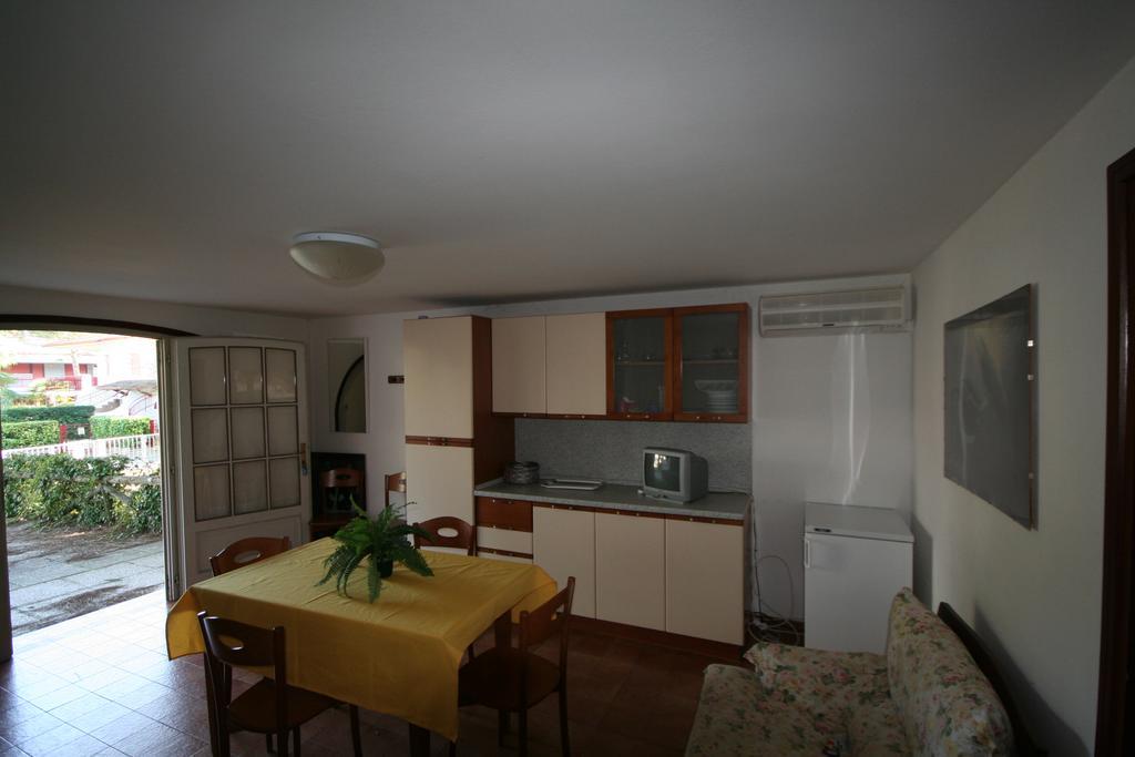 Ba - Villa Stella - 3 Apartments- 利尼亚诺萨比亚多罗 外观 照片