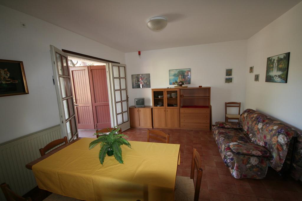 Ba - Villa Stella - 3 Apartments- 利尼亚诺萨比亚多罗 外观 照片
